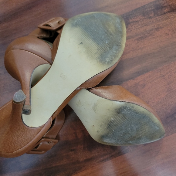 Audrey Brooke ankle strap pump - Picture 5 of 9